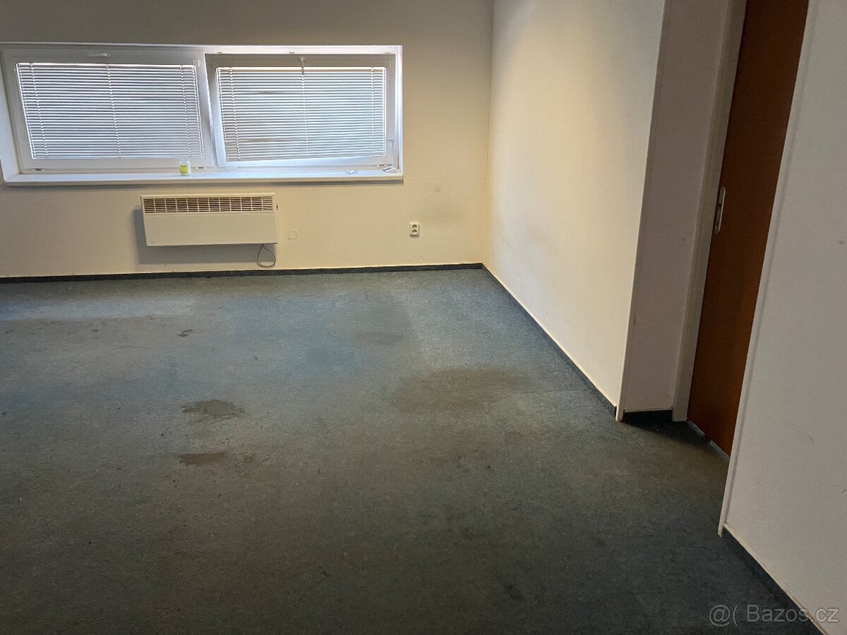 Pronajmu skladovou halu 950 m² v Horních Počernicích – pohled 3