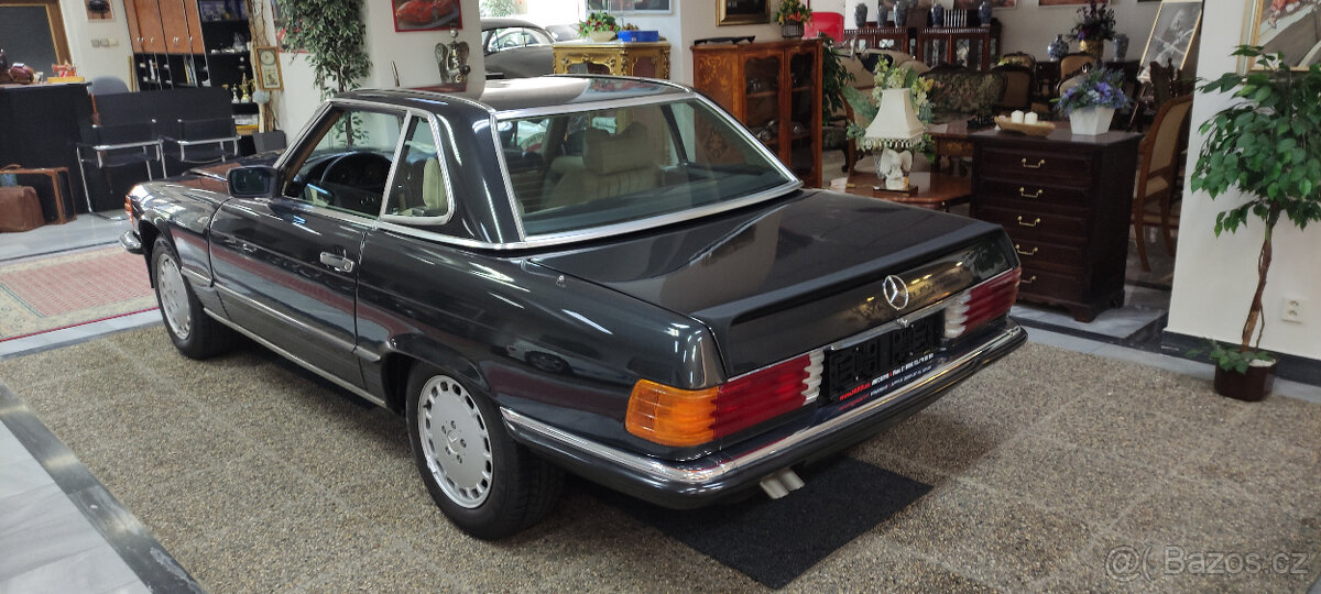 Mercedes-Benz SL R107 560 - 3