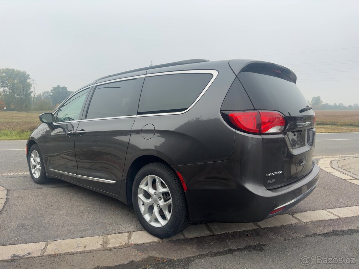 Chrysler Pacifica 3,6 Pentastar 8 míst 2017 DPH - 3