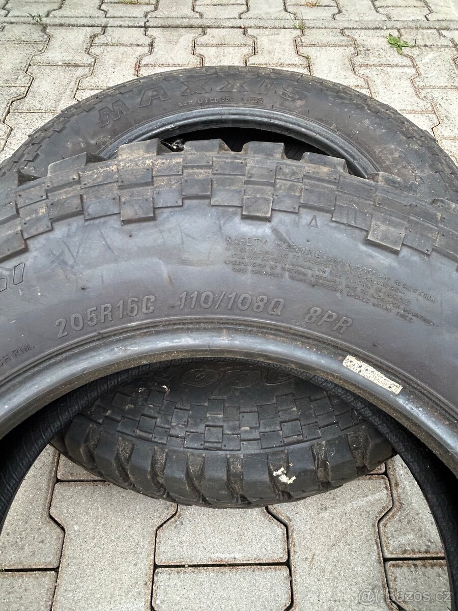 Prodám sadu kol Mitsubishi 205R16C – Maxxis Trepador, vzorek