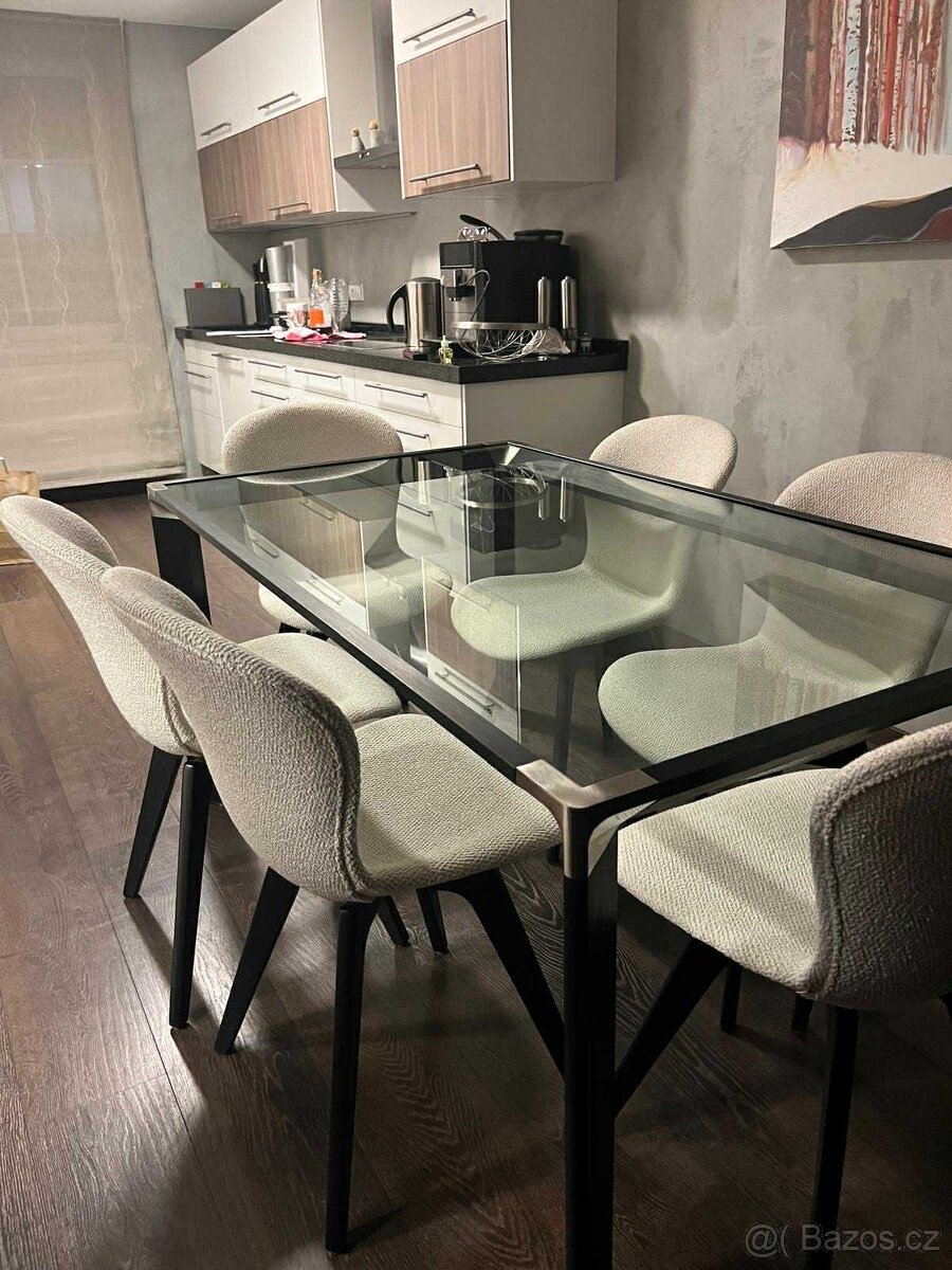 Skleněný stůl s ocelovou konstrukcí - 3