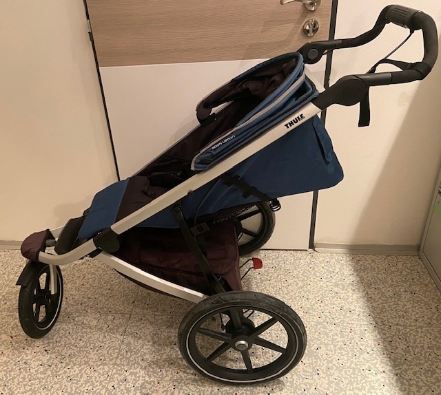 Prodám kočárek Thule Urban Glide 2 Majolic Blue s korbičkou. - 3