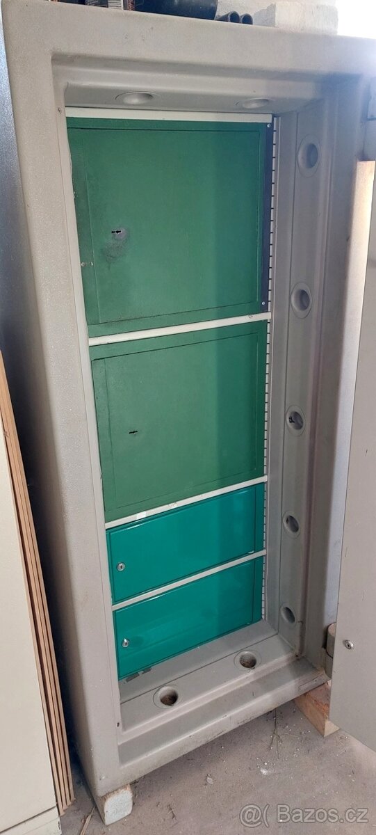 Bezpečnostní trezor Chubb + 4x schránka - 3