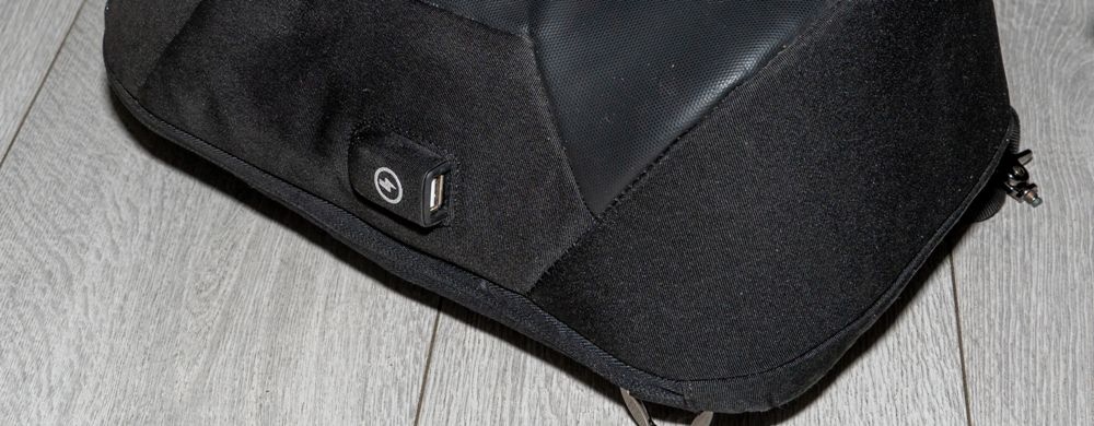 batoh s USB na powerbank - 3