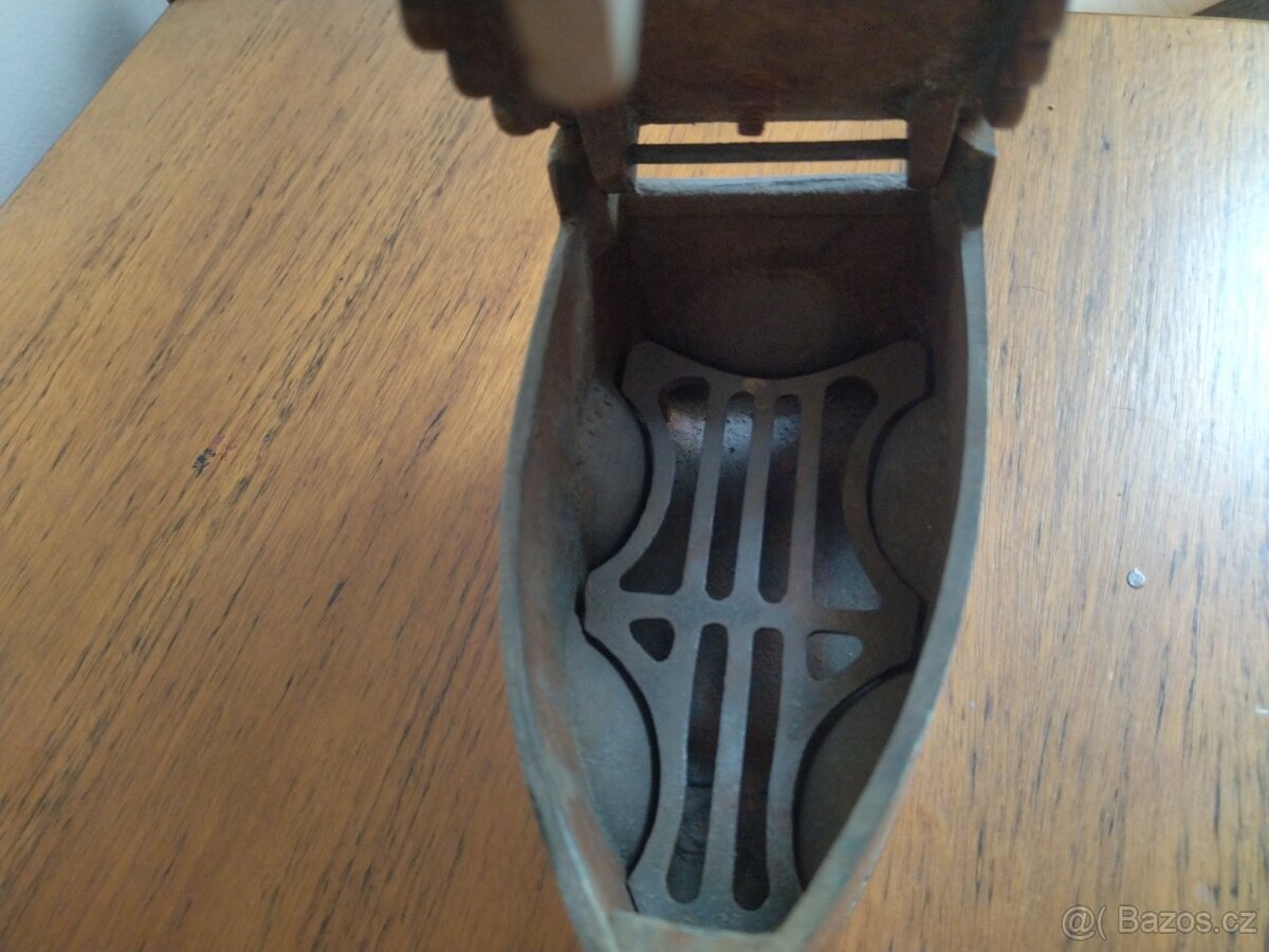 žehlička litinová starožitná - 3