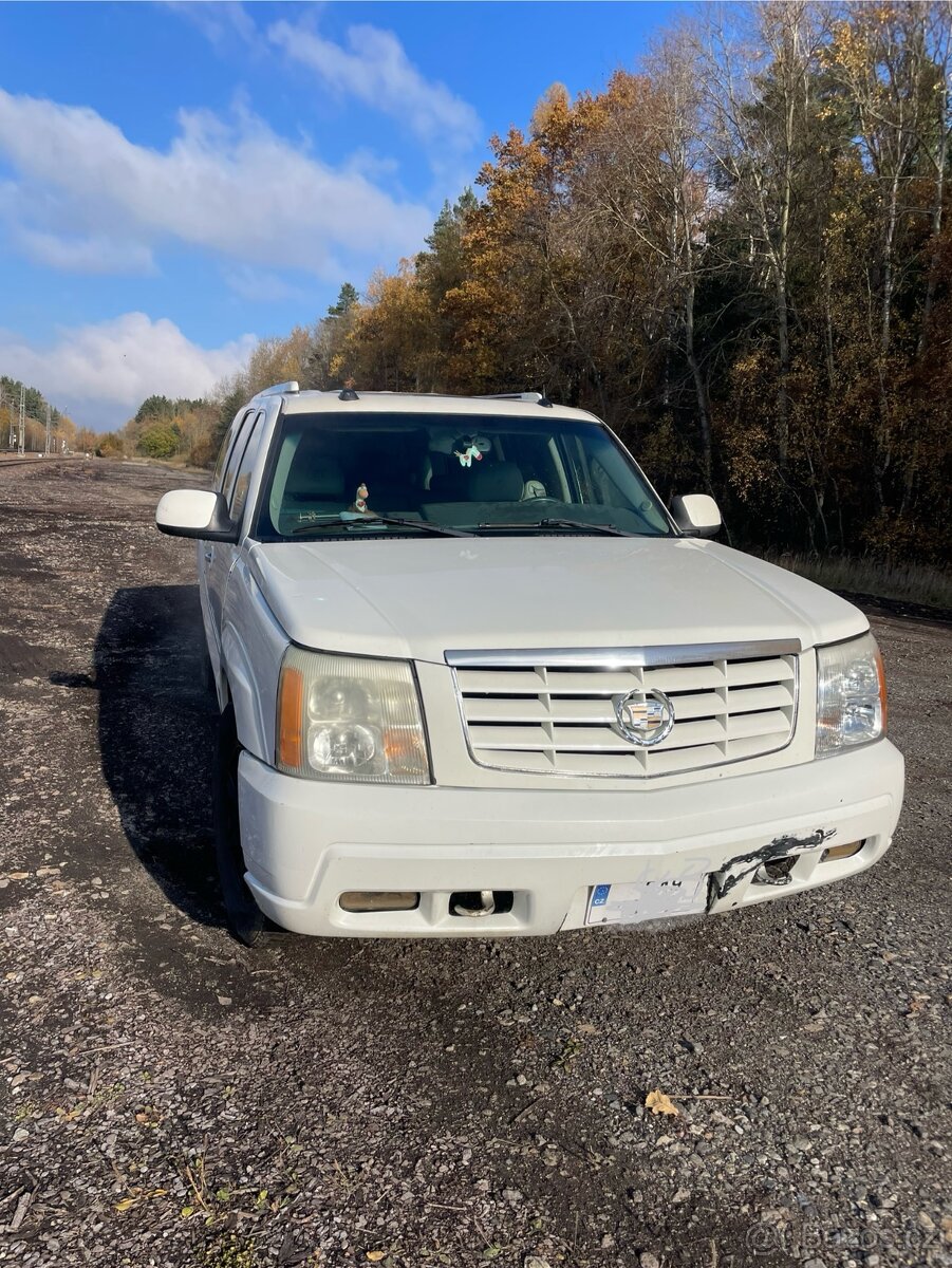 Cadillac Escalade - 3