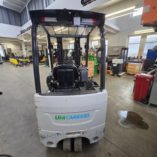 Nissan 1600kg aku tříkolový - 3