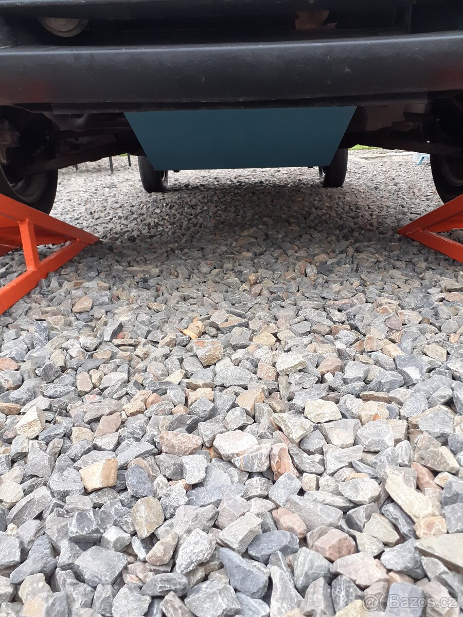 Plech pod motor Felicia