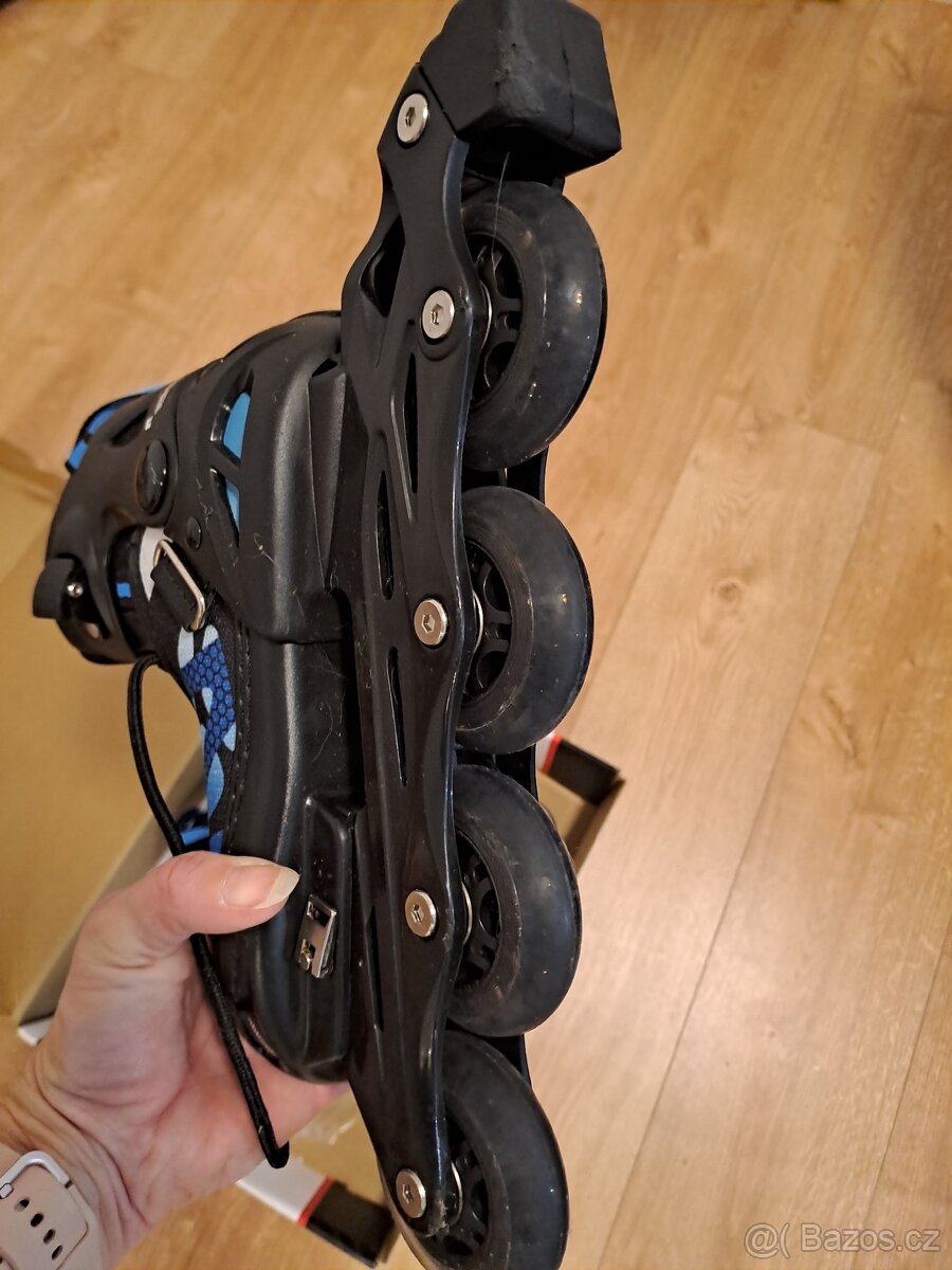 Kolečkové brusle 34-37 s chráničemi a helmou - 3