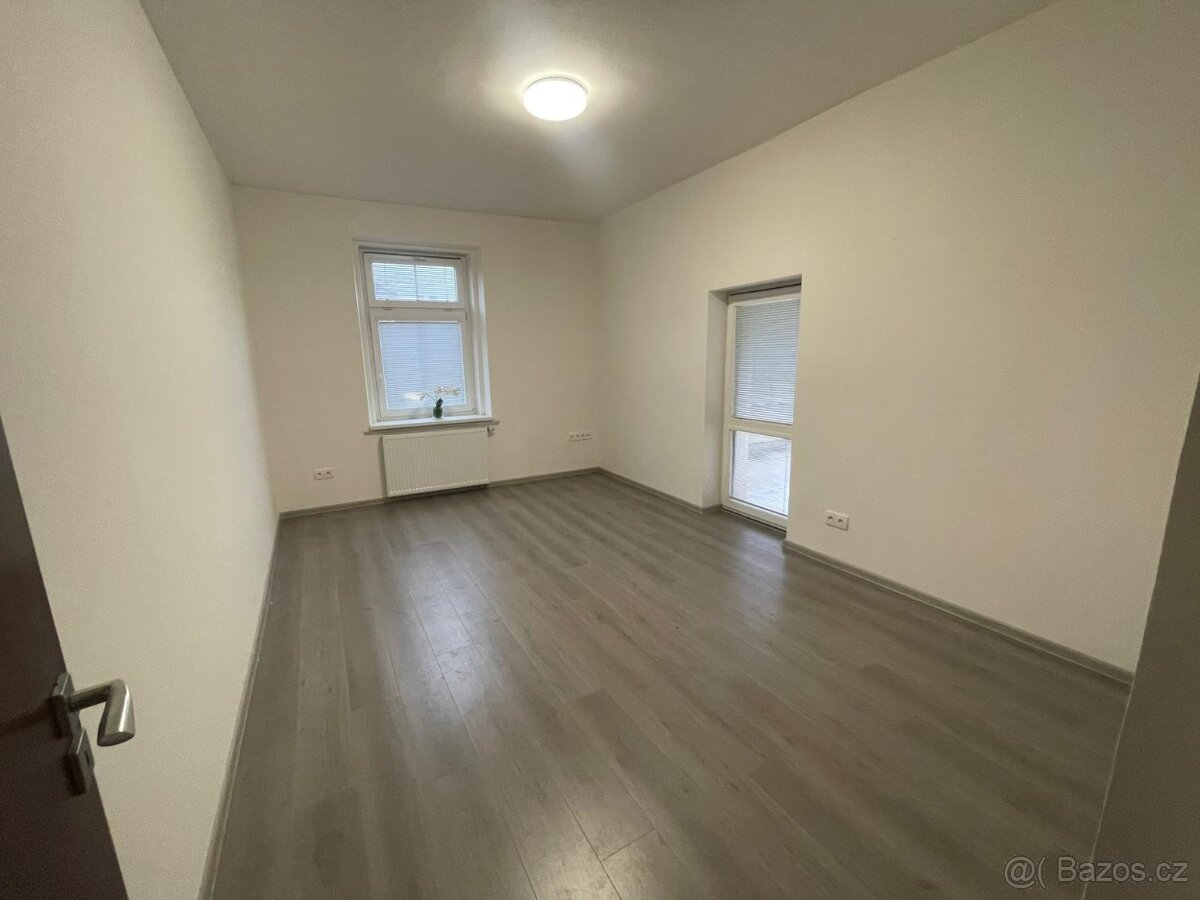 Pronájem atypického bytu 5+kk Trutnov-centrum - 3