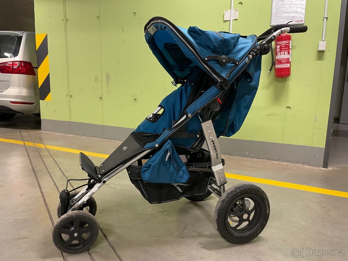 Kočárek TFK Joggster III + multikorbička + otočné kolečko
- 3