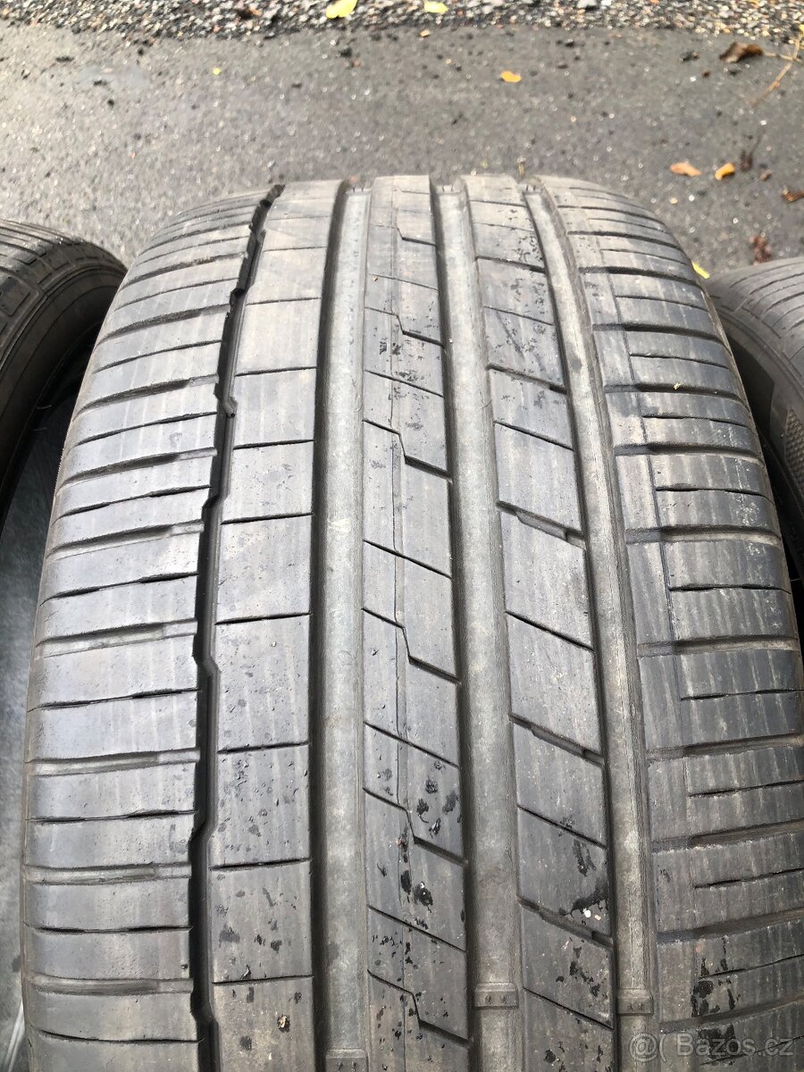 Prodám dvourozměr pneu 315/35/20 a 275/40/20 - 3