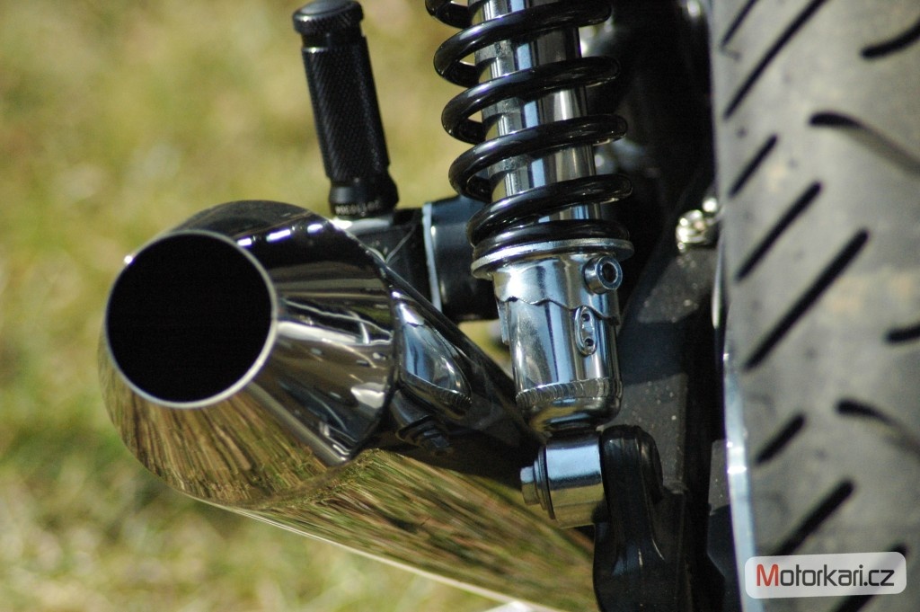 Triumph Thruxton 900 EFI - 3