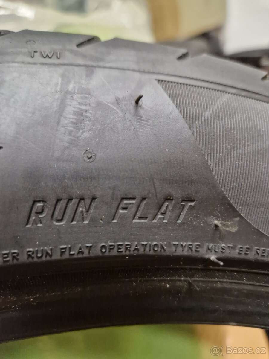 Pneu Pirelli P Zero 245/45 R19 - 3