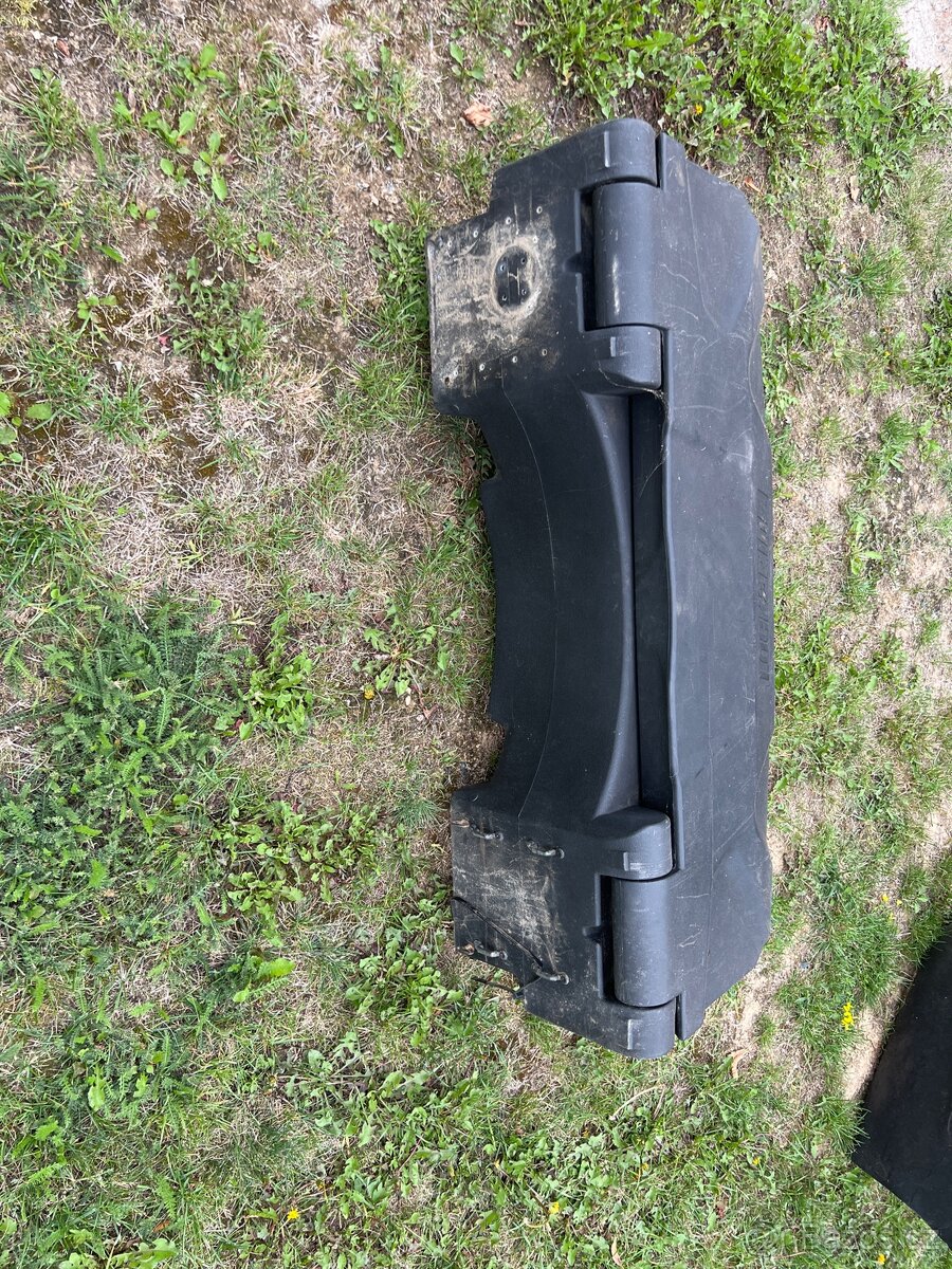 Zadní kufr na čtyřkolku