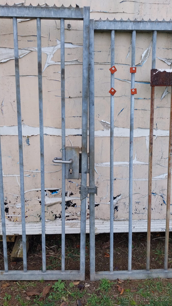 Vrata 4m, otvíravá, ocelová + boční pevný díl - 3