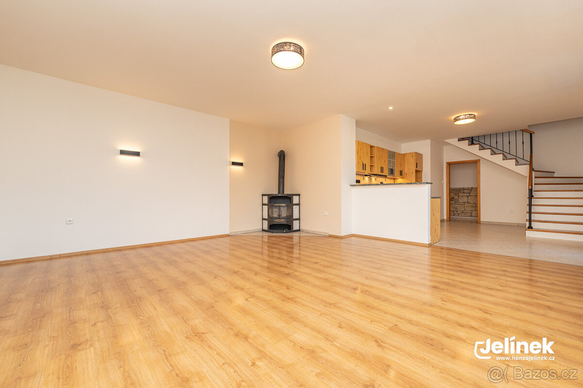 Pronájem prostorného bytu 5+kk po kompletní rekonstrukci se - 3