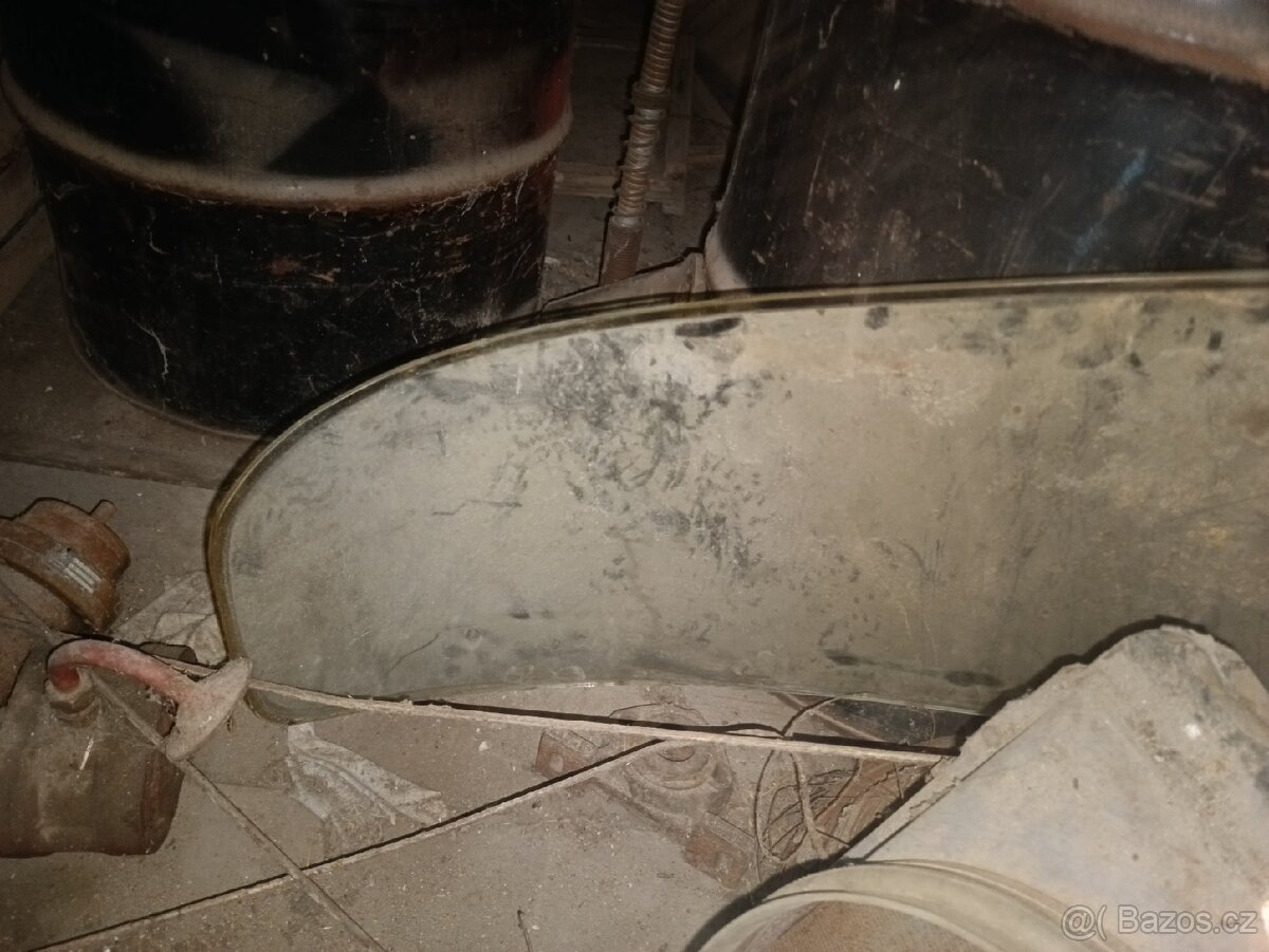 Zadní sklo Škoda 1000MB - 3