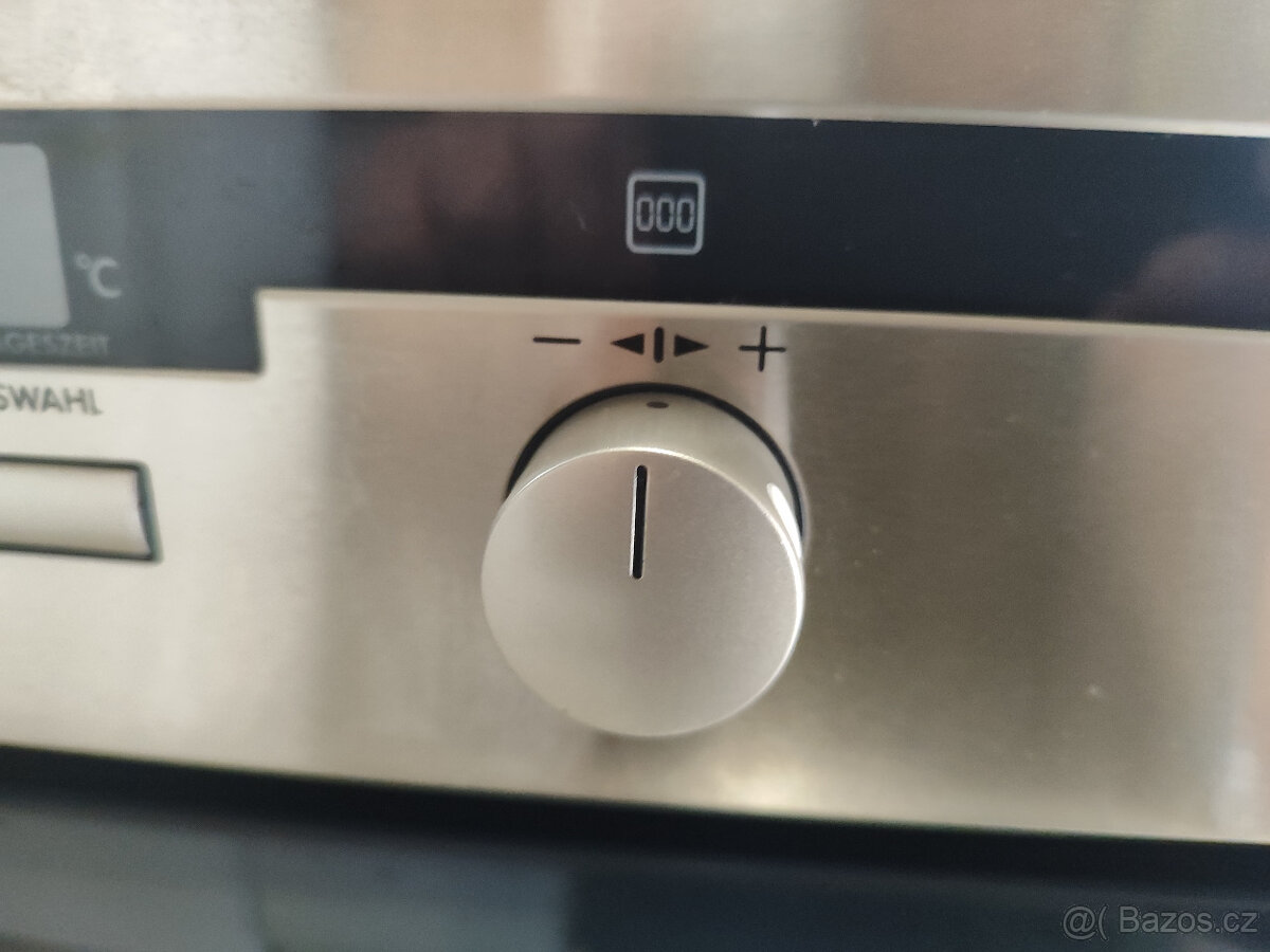 Vestavná elektrická trouba AEG - 3