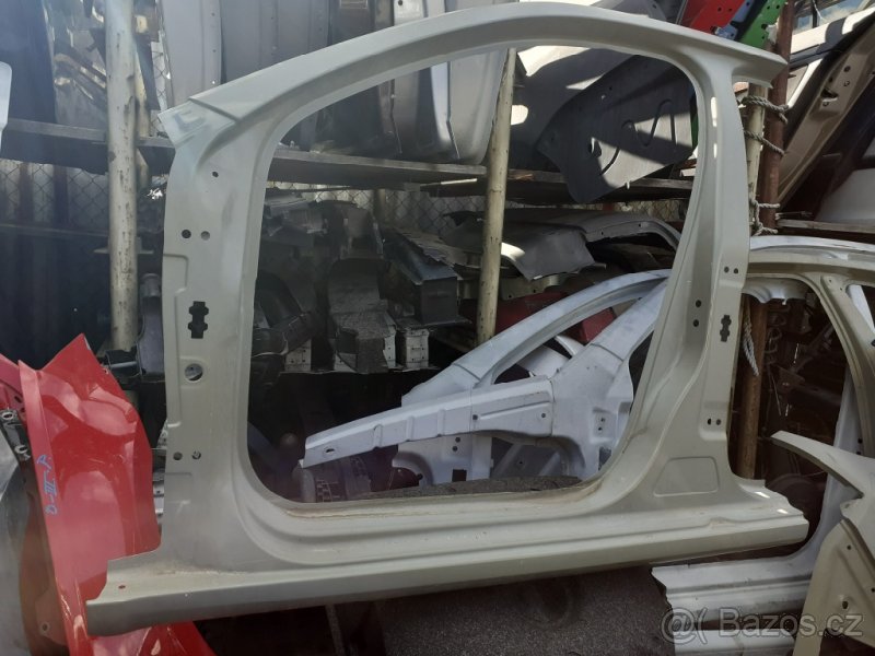 octavia3, zadní blatníky,bočnice levá. - 3