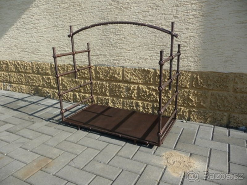 kovaný koš na dřevo - 3