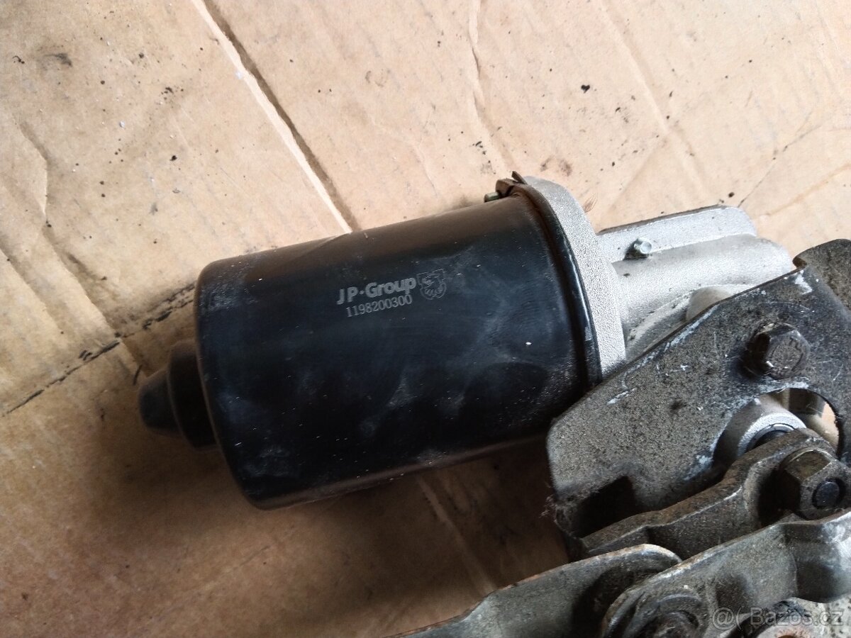 Škoda Octavia 1 mechanismus stěračů motorek rv 1999 - 3