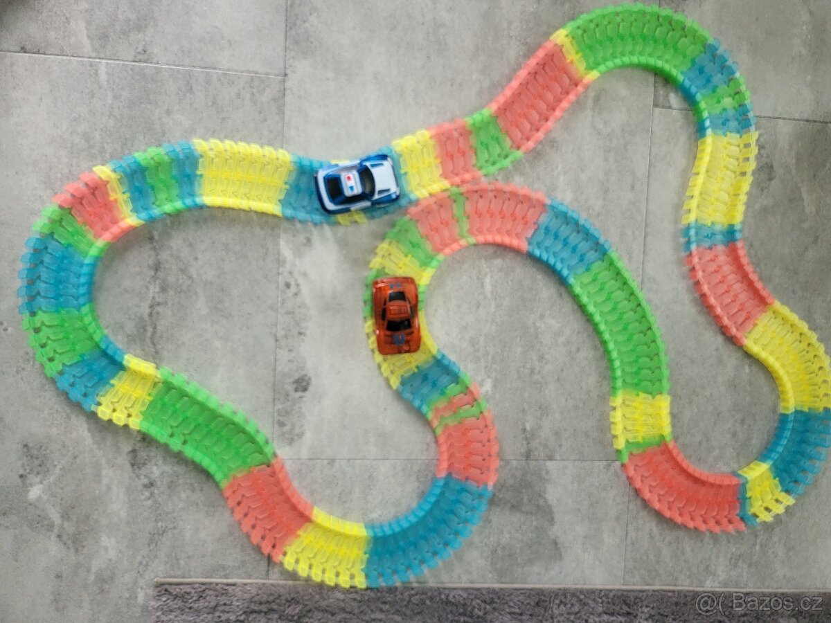 Knížky, hry a dětská autodráha - 3