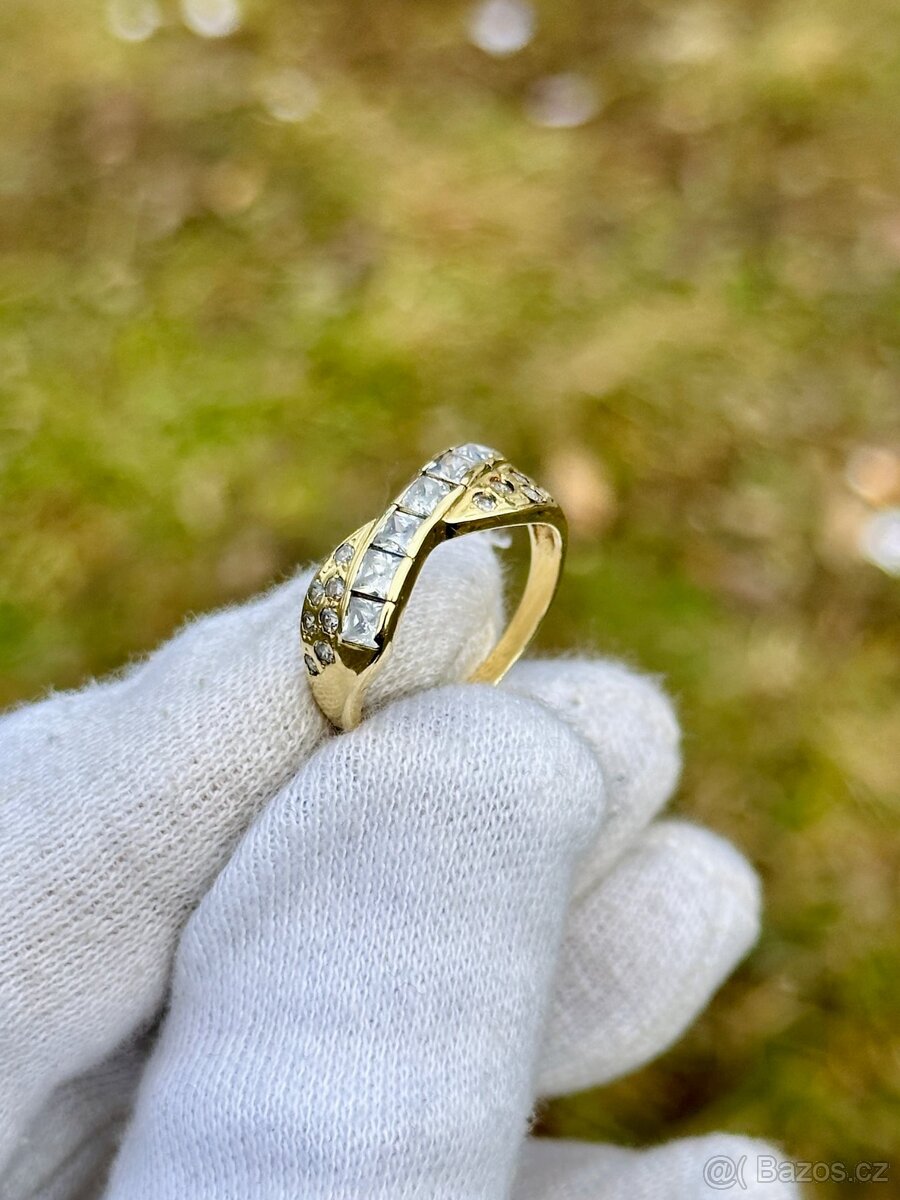 Zlatý prsten 3,69g
- 3