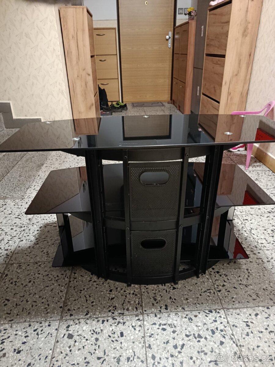 Televizní stolek - 3