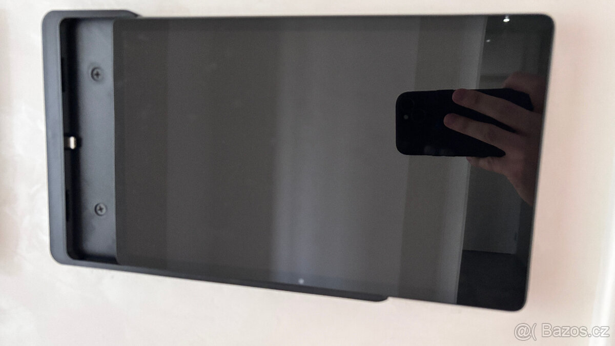 Držák tabletu na zeď - 3