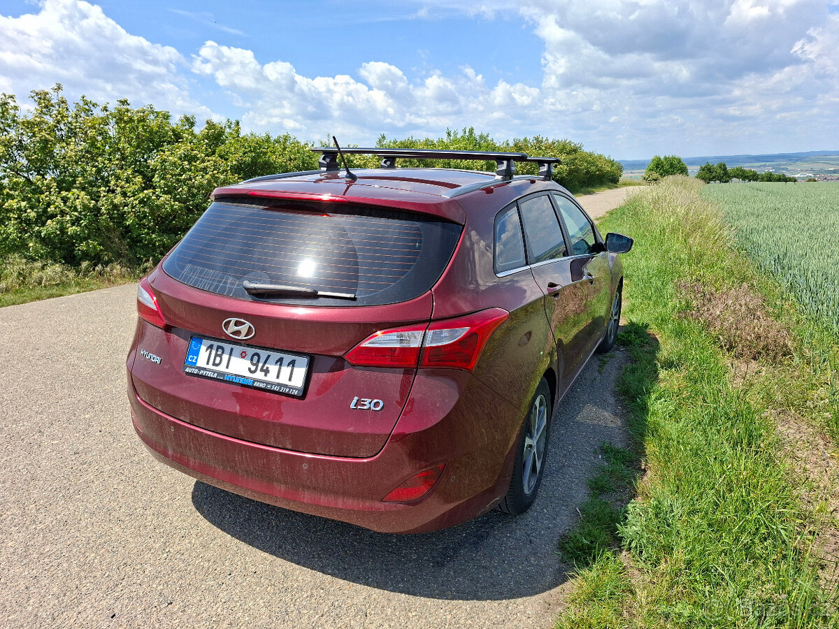 Hyundai i30 kombi 1.6 CRDi 81kW 40244Km garážované - 3
