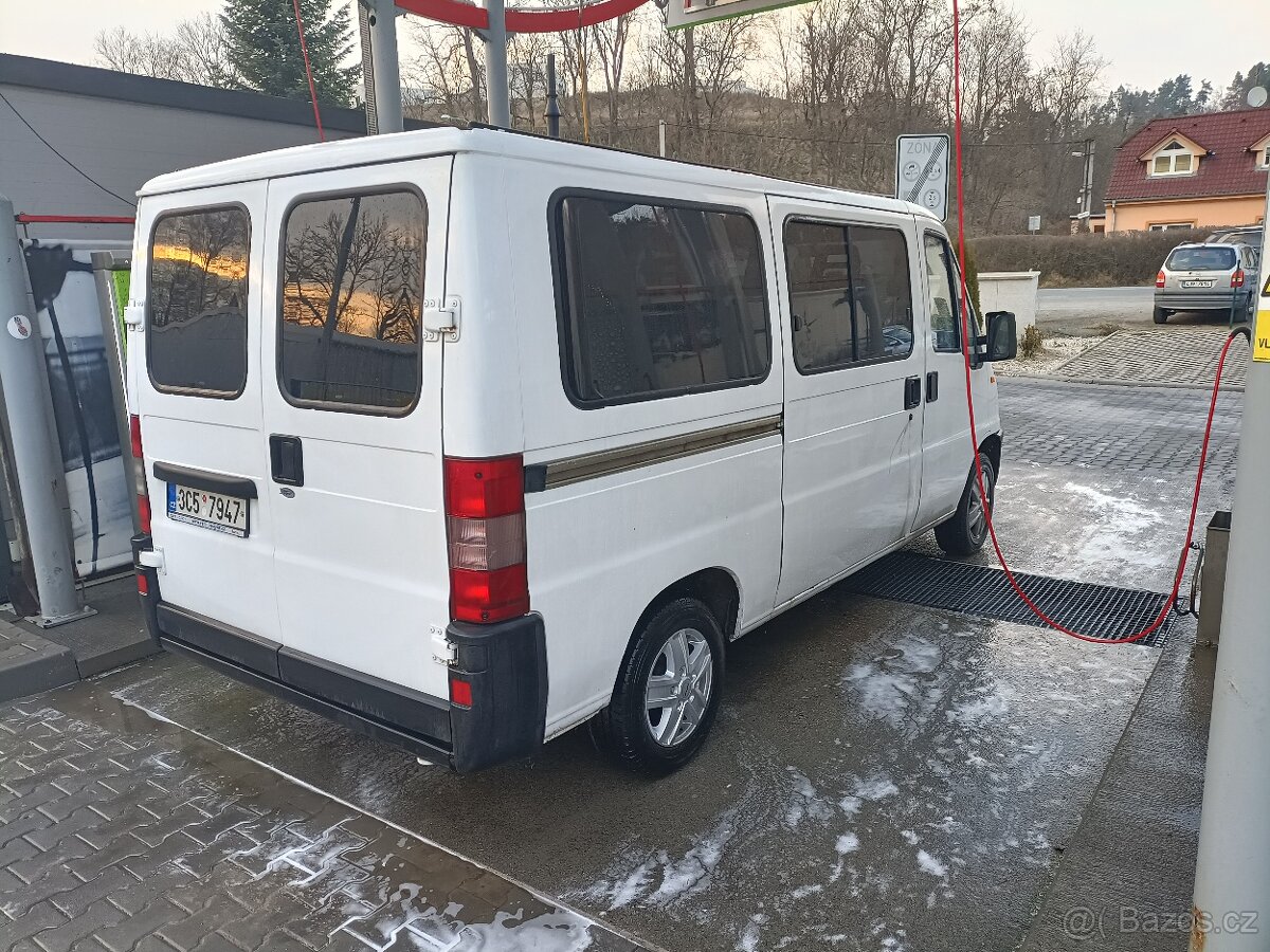 Peugeot Boxer 2.5 D 63 kW 9 míst kombi osobní - 3