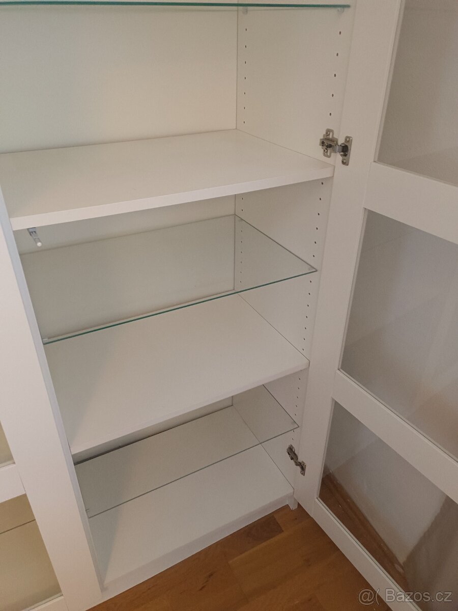 Prosklená knihovna - vitrína - 3