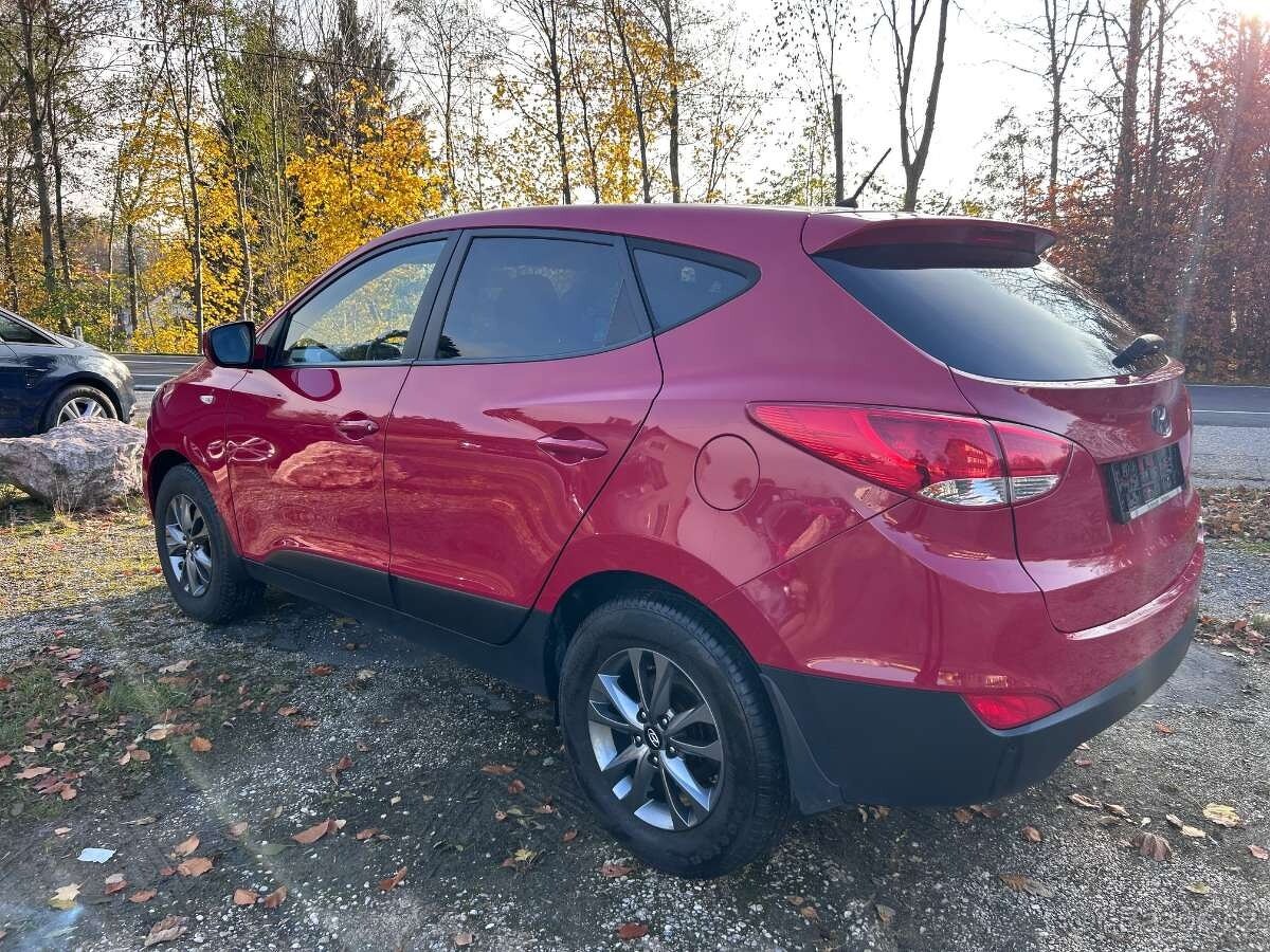 Hyundai ix35 2.0 diesel2.0i benzín l červená čierna stri2014 - 3