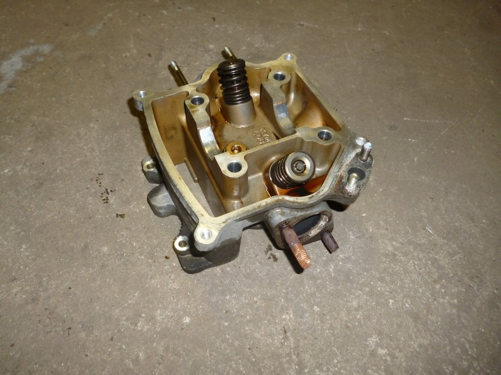 Kymco Xciting 300i. Hlava. od 2009 - 3