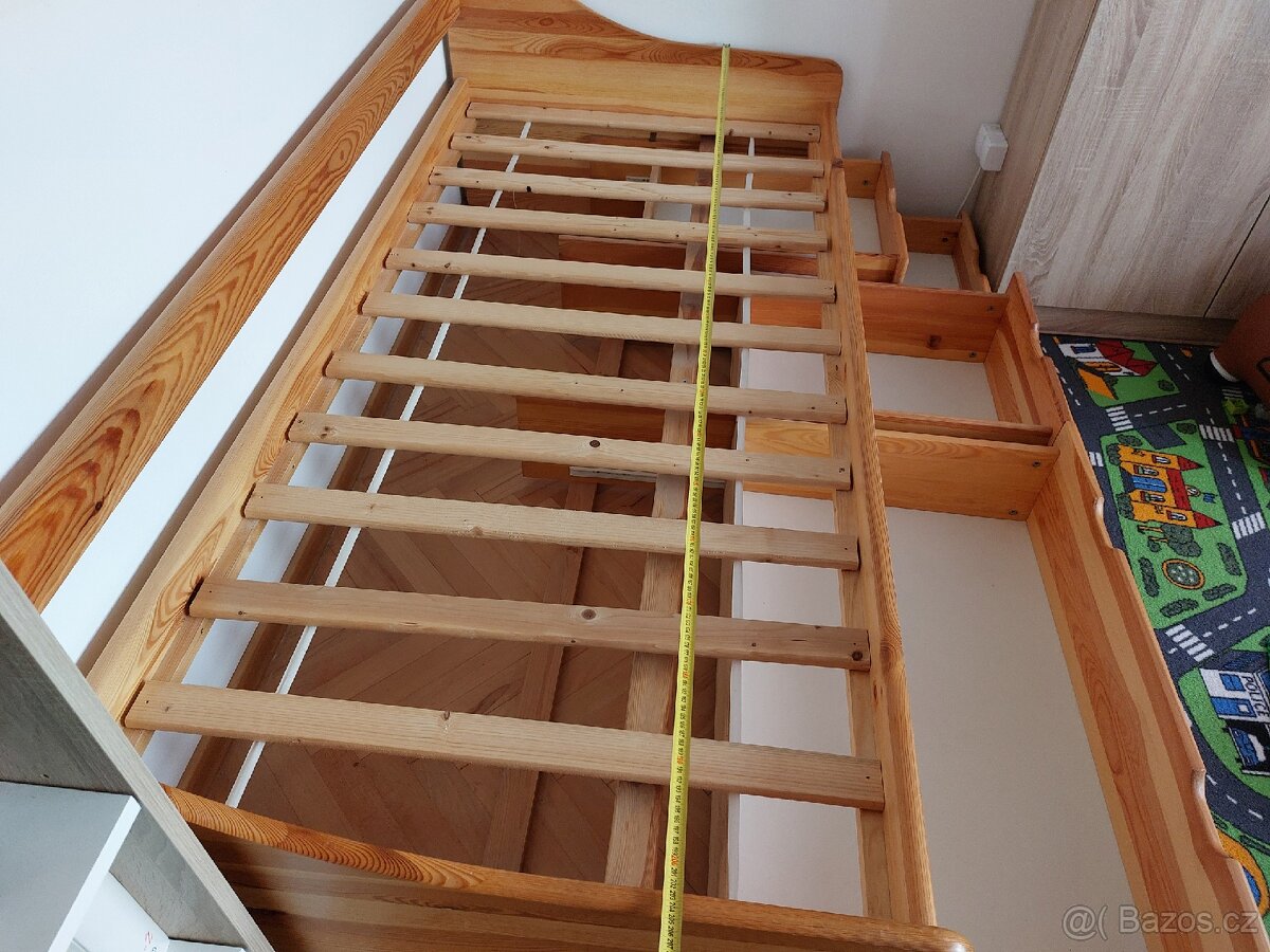 Dřevěná postel s úložným prostorem - 3
