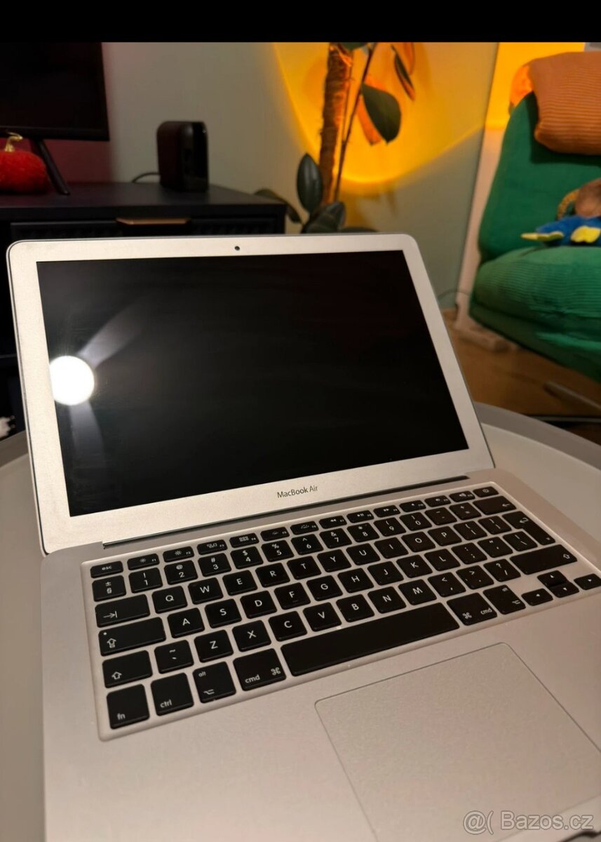 MacBook Air 13-calowy (začátek roku 2015) - 3