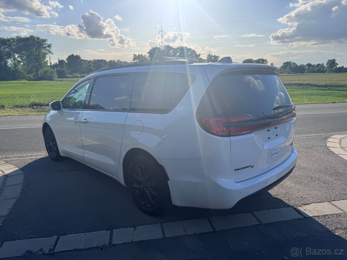 Chrysler Pacifica 3,6 RU Limited DVD Čočka 2021 DPH - 3