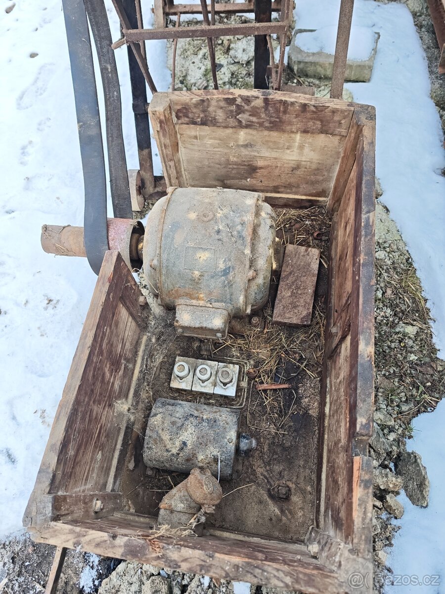 Historická cirkulárka pohon na řemen - 3