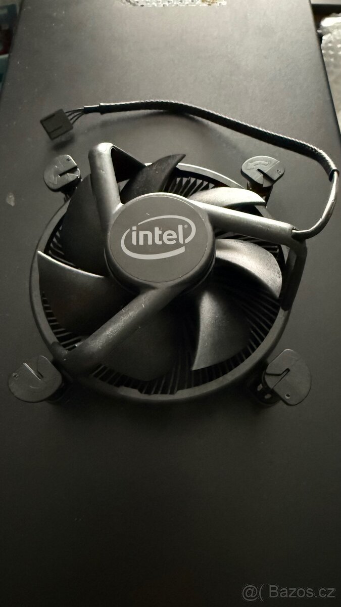 Intel Core i3 10105F - 3