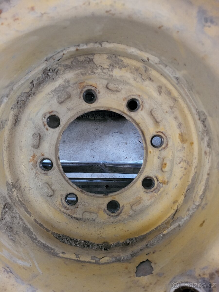 Rezervní kolo pro nakladač Cat 242 - 3