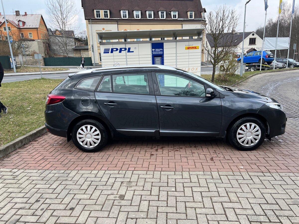 Renault Megan 3 2011 rok 1,6 benzin - 3