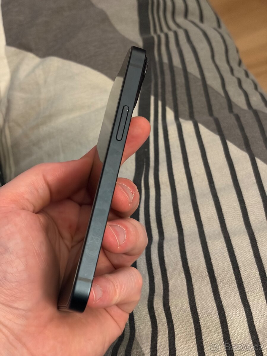 černý iPhone 13 mini 256 GB - 3