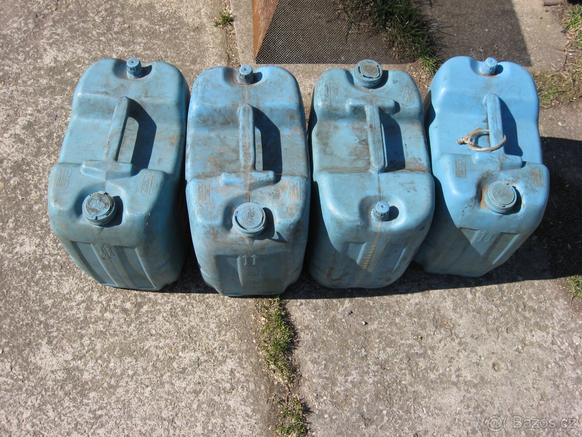 prodám sudy 200l , kanystry 60l - 3