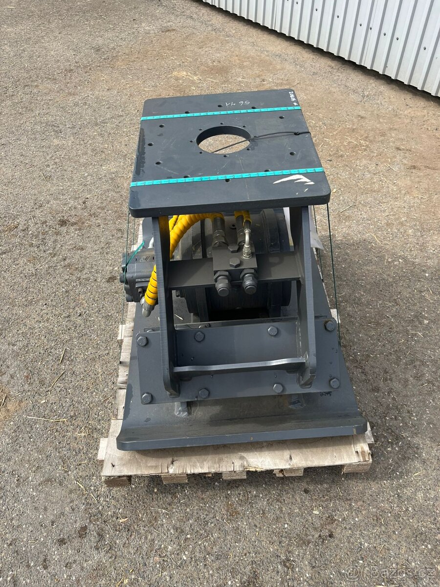 Hutnící vibrační deska na bagr 680kg - 3