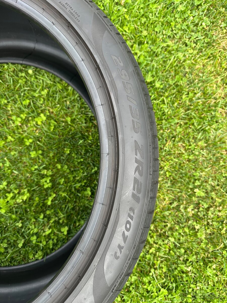 Pirelli P ZERO 295/35 R21 - 3