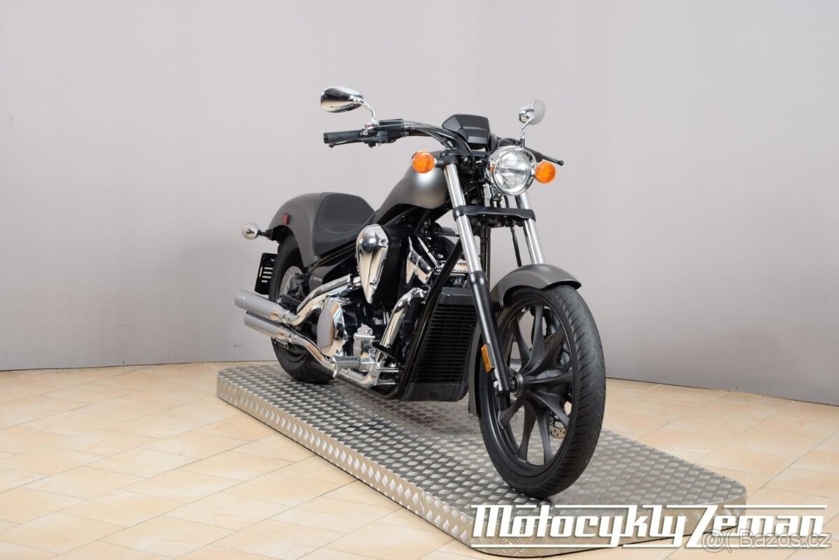 Honda VT 1300 CX Fury 2016 - 3