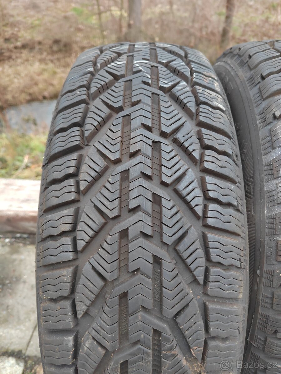 Prodám 2ks zánovní zimních pneu 185/60/15 Kormoran SNOW - 3