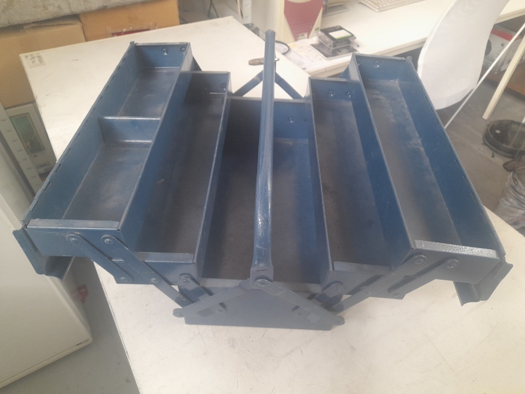 Plechová skříňka na nářadí - 3