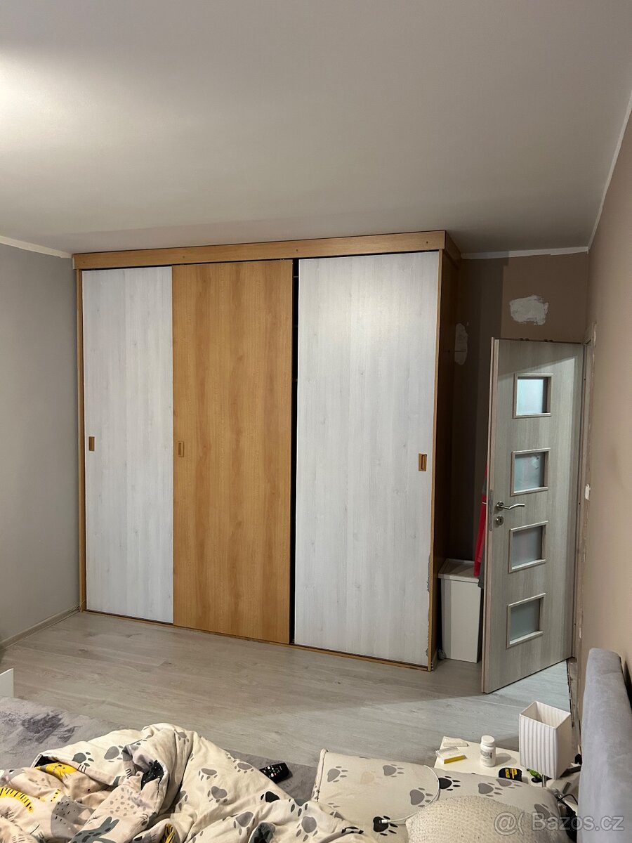 Vestavěná skříň na míru – panelák - 3
